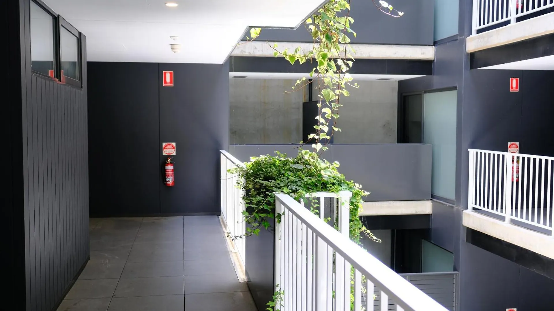 Cbd Japanese Retreat 2Br 1P Brekky Wifi Netflix Apartment Canberra Australia